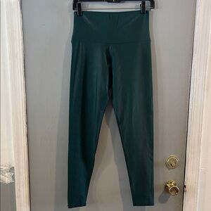 Onzie Deep Green Subtle Snakeskin High-Waisted Leggings Size M/L
